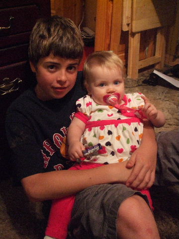 Jess_UKVisit2008 (7).jpg - UK - Hanging w/ my cousin Daniel.